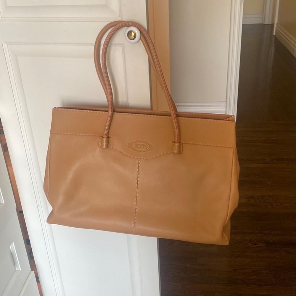 Tod’s Beige Leather Top Handle Bag